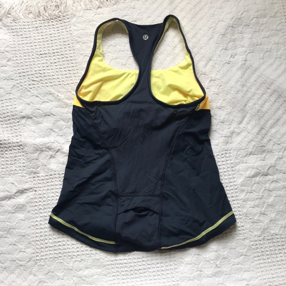 Lulu Lemon Tank Top. Size 6 - Picture 2 of 3